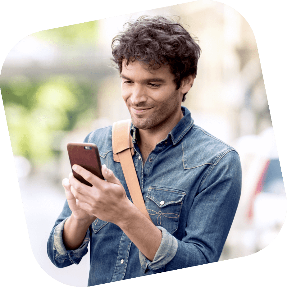 O YOOU tem interação com os aplicativos de navegação e mobilidade instalados em seu celular.